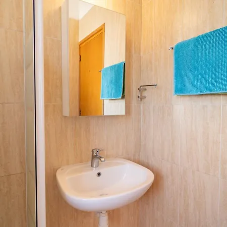 Mirabella Mackenzie 1 Bedroom Flat Near The Sea * לרנקה