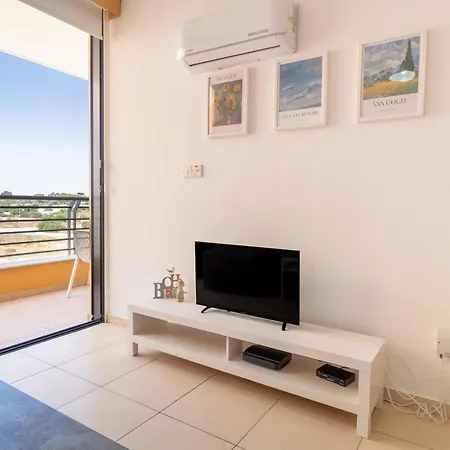 Mirabella Mackenzie 1 Bedroom Flat Near The Sea לרנקה