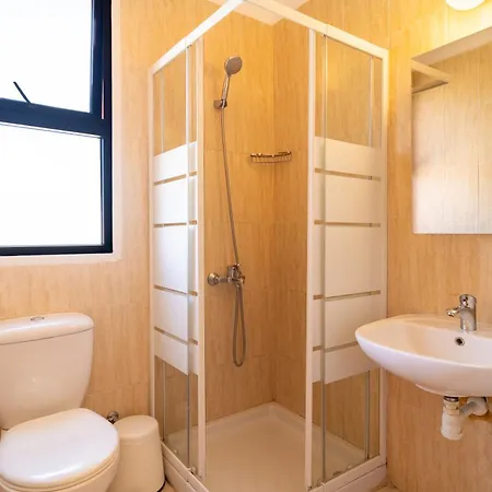 Mirabella Mackenzie 1 Bedroom Flat Near The Sea דירה *