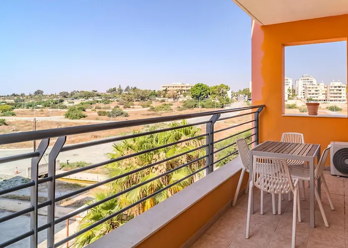 Mirabella Mackenzie 1 Bedroom Flat Near The Sea Апартаменти