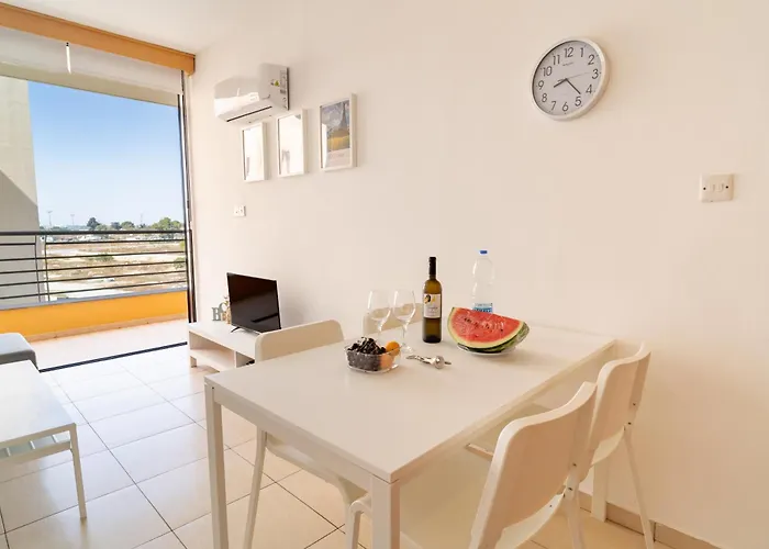 Mirabella Mackenzie 1 Bedroom Flat Near The Sea *